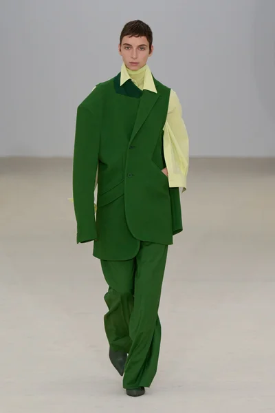 Look 10